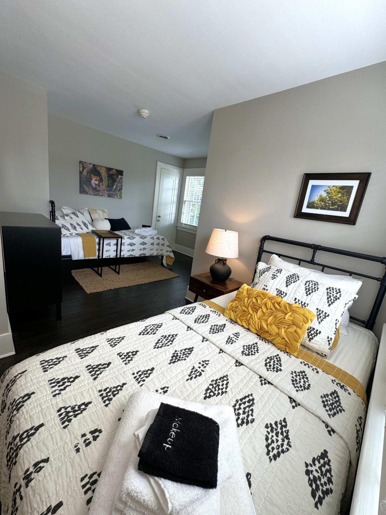 The Fox Den By Luxe Sleeps 3 Bedroom 1 Full Bath 1 Half Bath Downtown St Charles Il Saint Charles Kültér fotó